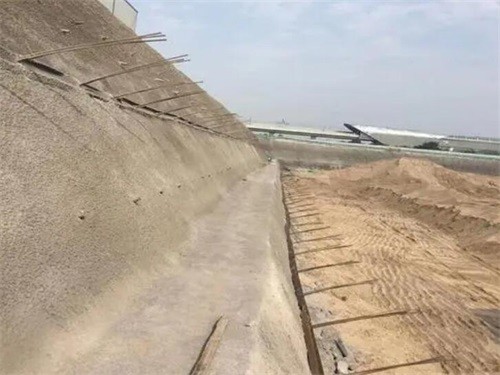 市中河道边坡加固